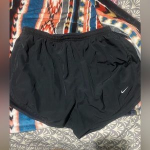 BLACK NIKE SHORTS